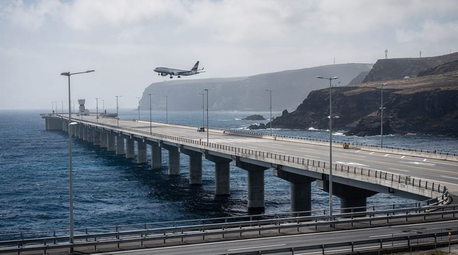 Madeira Airport: Landing at Cristiano Ronaldo Airport