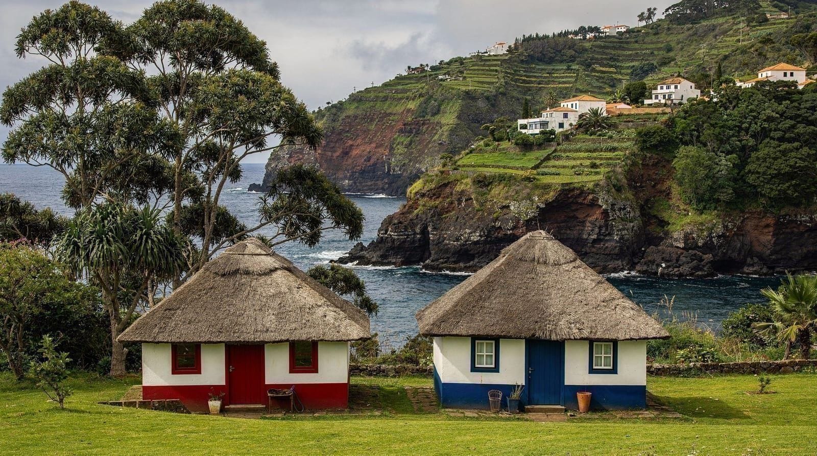 Santana & the Thatched Houses